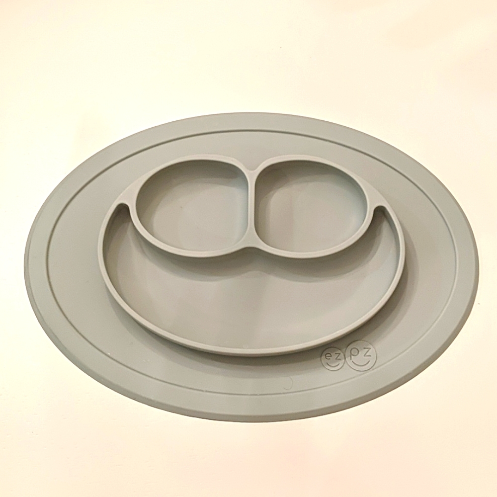 Ezpz suction plate *never used* - sage color